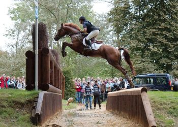 1125px-rosie_thomas_barrys_best_jubilee_leap_burghley_2009