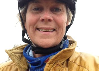 ellen_d_scheel_med_ridehjelm