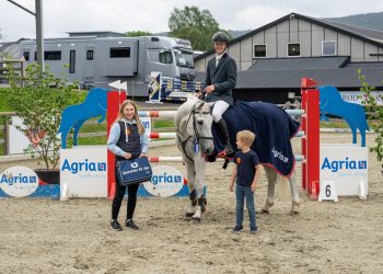 patrik_sande_general_med_lillebror_og_agria_representant