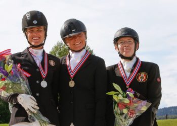 stine_skillebekk_flankert_av_silje_hamnes_og_hanne_naesheim