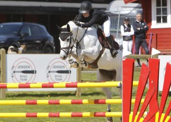 victoria_gulliksen_deville